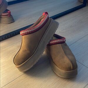 UGG - Tazz Platform Chestnut